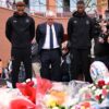 VIDEO Gest emoționant din partea lui Everton după decesul lui Diogo Jota » Doi jucători și ambasadorul clubului i-au adus un omagiu lui Diogo Jota în fața stadionului Anfield