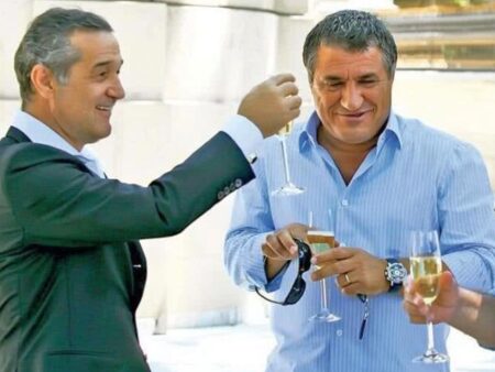 „Eram acasă la Victor, tatăl lui i-a prins piciorul cu forța și l-a sărutat! Acum plâng singur în mașină și reflectez”