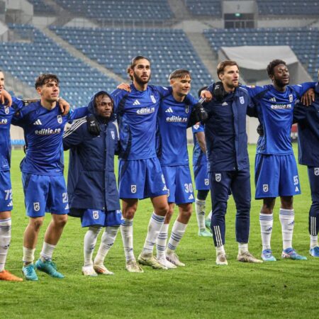 Dublă despărțire! FCU Craiova anunță plecarea a doi jucători, unul se alătură Superligii.
