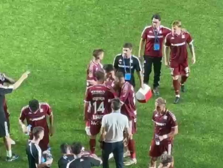 Alex Dobre, altercație pe teren cu Tobias Christensen! Jucătorii de la Rapid s-au împins, iar Gâlcă a intervenit.