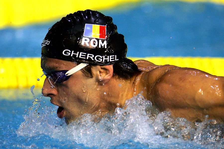 Ioan Gherghel, în acțiune în 2007 Fostul înotător român, medaliat mondial și european, le reproșează lui David Popovici și echipei lui: „Mai pune și umărul, nu doar vorba la echipa națională”