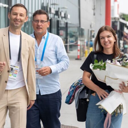 Simona Halep, întâmpinată cu flori și pregătită pentru o zi deosebită la Iași » A oferit sute de autografe fanilor