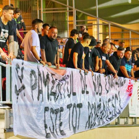Scandal URIAȘ la Csikszereda – Dinamo » Suporterii oaspeți au reintrat pe stadion cu URGENȚĂ la vederea comportamentului ciucanilor