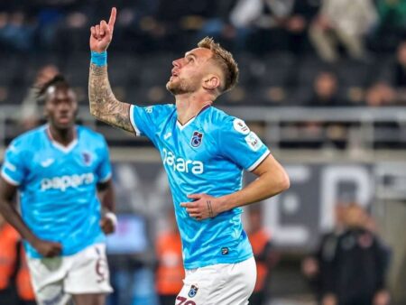 Denis Drăguș, transferul către Istanbul în pericol? » Două cluburi au pregătit oferte pentru atacantul român!