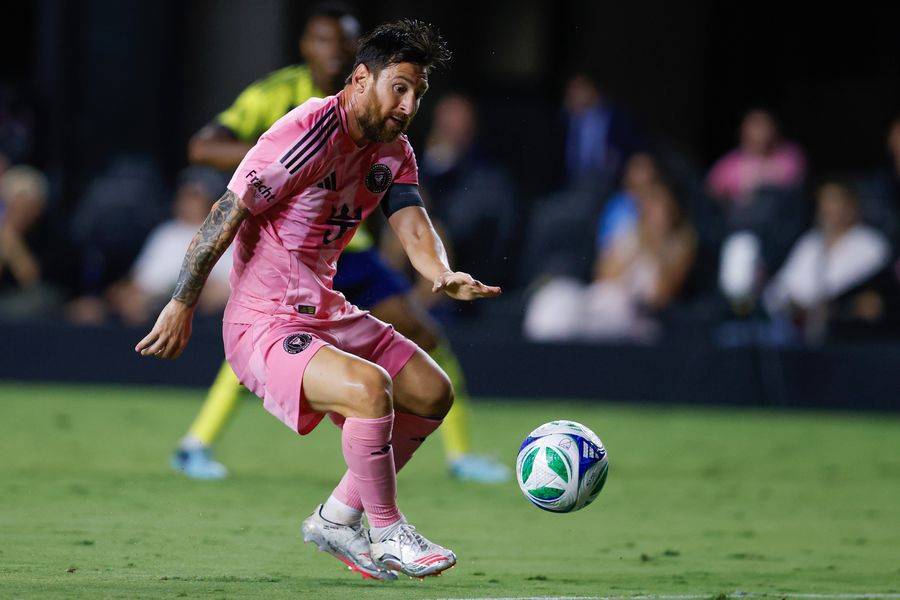 Lionel Messi, în tricoul lui Inter Miami Messi a lovit din nou de două ori în meciul cu Nashville, devenind singurul jucător din lume care a reușit asta în două campionate diferite