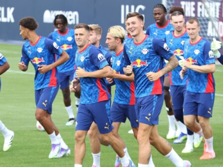Două mari forțe din Premier League se întrec pentru el! Fotbalistul trebuie să decidă între Manchester United și Newcastle.