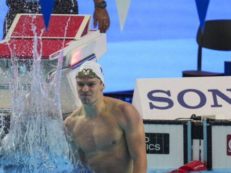 Leon Marchand a doborât recordul la Campionatul Mondial de natație din Singapore! Performanța francezului este impresionantă!