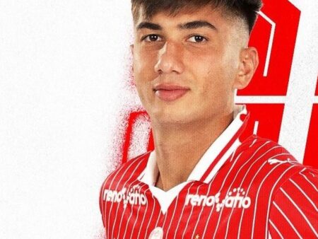 Colecție de imagini: Alexandru Musi joacă pentru Valencia! Fotbalistul de la Dinamo împlinește astăzi 21 de ani.