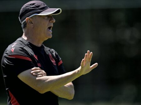 La Louviere – Standard Liege ACUM! Mircea Rednic debutează oficial, cu fostul dinamovist Josue Homawoo titular