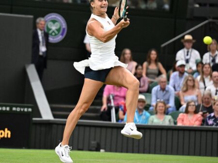 „Ce nebunie a fost!” Sabalenka, recunoscătoare: motivul pentru care se înclină în fața publicului de la Wimbledon după meciul cu Emma Răducanu.
