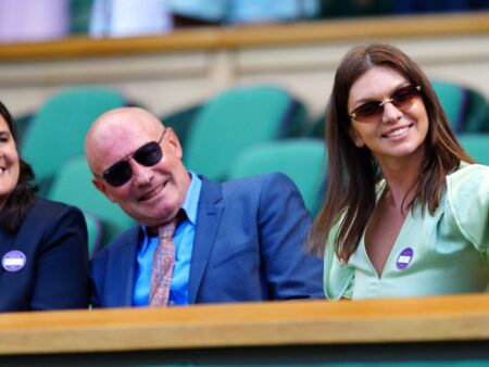 „Prezență regală: Simona Halep, admirată în tribuna exclusivistă de la Wimbledon, aproape de Catherine, Prințesa de Wales.”