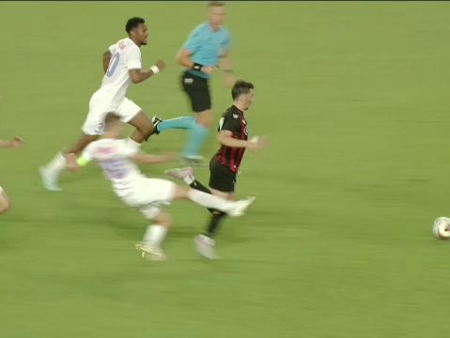 Dezastru total! Tănase, eliminat în meciul Shkendija – FCSB după un fault incredibil.