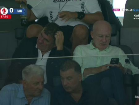 Surprins de camere! Gică Hagi, în timpul meciului 1-0 pentru FCSB cu Farul