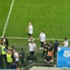 Fabulos! Crainicul din Bănie, trimis în tribune dintr-un motiv neobișnuit: „blat” cu Rădoi