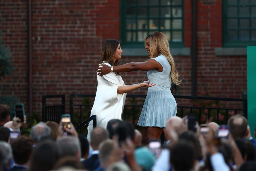 Maria Sharapova și Serena Williams Maria Sharapova a intrat în International Tennis Hall of Fame
