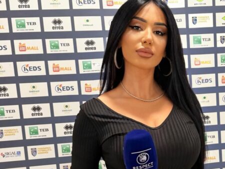 Înainte de Drita – FCSB, celebra jurnalistă a dezvăluit cum îi menține pe fotbaliști la distanță: „Știu că aș fi o sută!”