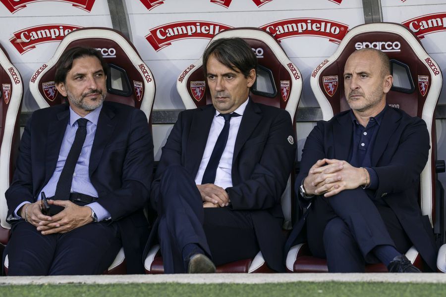 Simone Inzaghi, fostul antrenor al lui Inter, însoțit de directorul sportiv Piero Ausilio (dreapta) și adjunctul Dario Baccin / Foto: Imago Îi pierde Chivu? » Au ofertele pe masă!