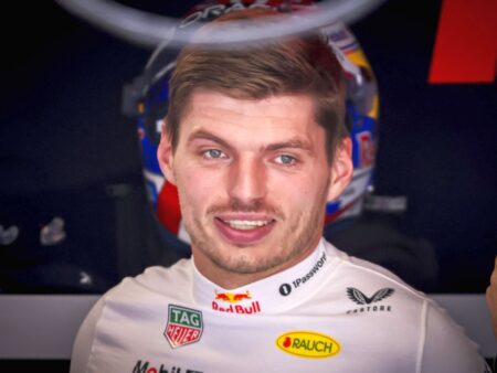 Max Verstappen devine astăzi membru al unui club exclusiv, fondat de Lewis Hamilton.