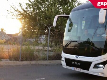 FCSB – Unirea Slobozia. Autocarele echipelor au sosit la stadionul din Ghencea.