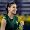 Sorana Cîrstea avansează în sferturile de finală la Cincinnati, după un meci-maraton disputat în căldură intensă, revenind de la 0-1 la seturi.