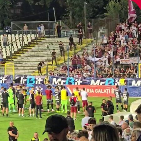 Fanii Rapidului cântă împreună cu galeria după remiza cu Oțelul, 1-1
