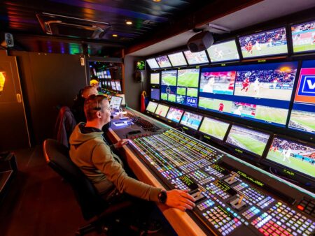 Cine difuzează meciul Basaksehir la televizor?