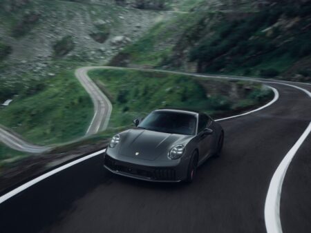 Spectaculos! Primul dintre cele 10 modele Porsche 911 Carrera „Tribute to Transfăgărașan” a fost predat proprietarului român