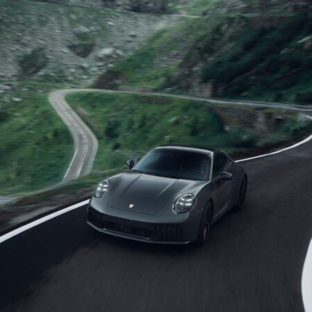 Spectaculos! Primul dintre cele 10 modele Porsche 911 Carrera „Tribute to Transfăgărașan” a fost predat proprietarului român