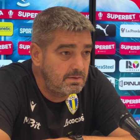 Liviu Ciobotariu a avut un discurs vehement în fața jucătorilor săi, apoi a strigat: „Cum a intrat, Doamne ferește!”