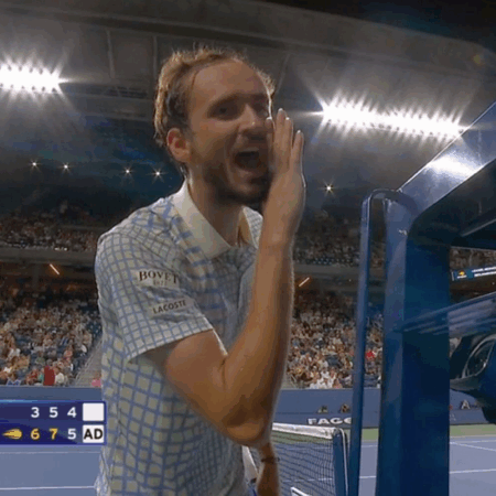 Surpriza inițială pe tabloul masculin de la US Open: Daniil Medvedev a provocat un scandal și l-a insultat pe arbitru după eliminarea de către locul 51: „Tu nu te grăbești acasă…”