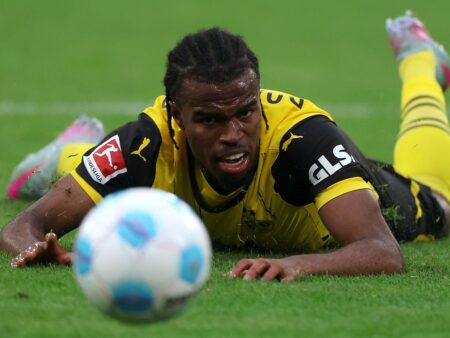 Borussia Dortmund l-a prezentat pe noul jucător achiziționat de la Chelsea