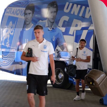 Univ. Craiova vs. Bașakșehir » Autocarul oltenilor a sosit la stadionul Ion Oblemenco sub ovațiile suporterilor