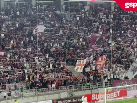 Imnul Rapidului, intonat de întreaga arenă înainte de confruntarea cu UTA Arad