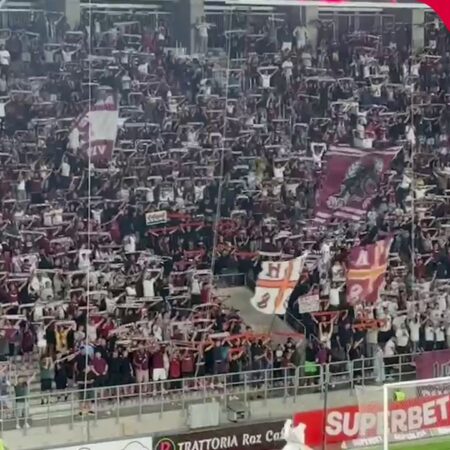 Imnul Rapidului, intonat de întreaga arenă înainte de confruntarea cu UTA Arad