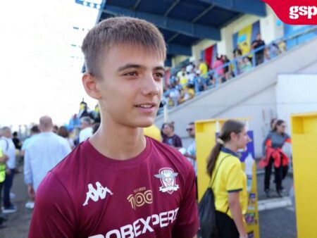 Interviu cu doi susținători ai naționalei din cantonamentul „tricolorilor” de la Mogoșoaia: „E bine că au fost invitați și rapidiști, era prea mult FCSB peste tot”