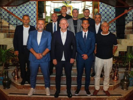 Plachete, zâmbete și masa oficială: Evenimentele de la Istanbul, înainte de Bașakșehir