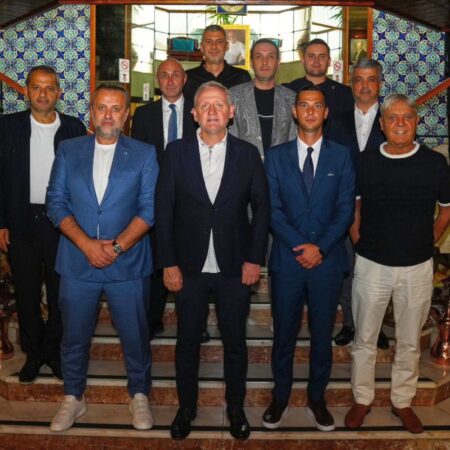 Plachete, zâmbete și masa oficială: Evenimentele de la Istanbul, înainte de Bașakșehir