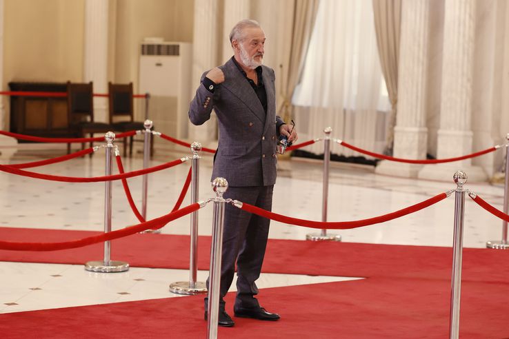 Gigi Becali la funeraliile lui Ion Iliescu, de la Palatul Cotroceni