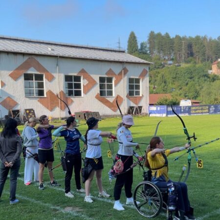 Sportivă imobilizată în scaun cu rotile după ce un copac a căzut pe ea, a atins un nou obiectiv pe calea către Jocurile Paralimpice.