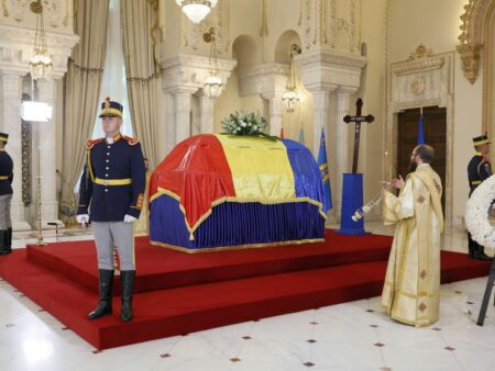 Riposta fermă a Generației de Aur în timpul înmormântării lui Ion Iliescu: „Dobitoci! Lăsați-l să se odihnească”