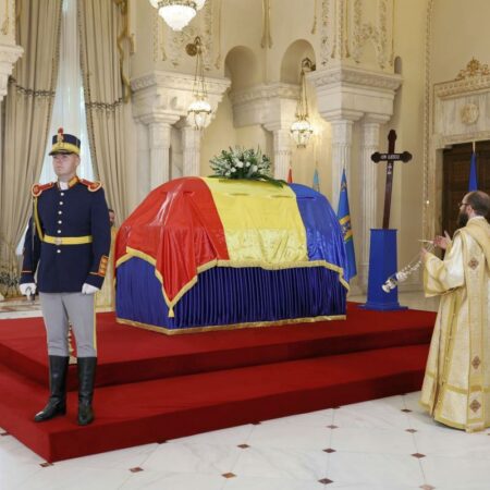 Riposta fermă a Generației de Aur în timpul înmormântării lui Ion Iliescu: „Dobitoci! Lăsați-l să se odihnească”