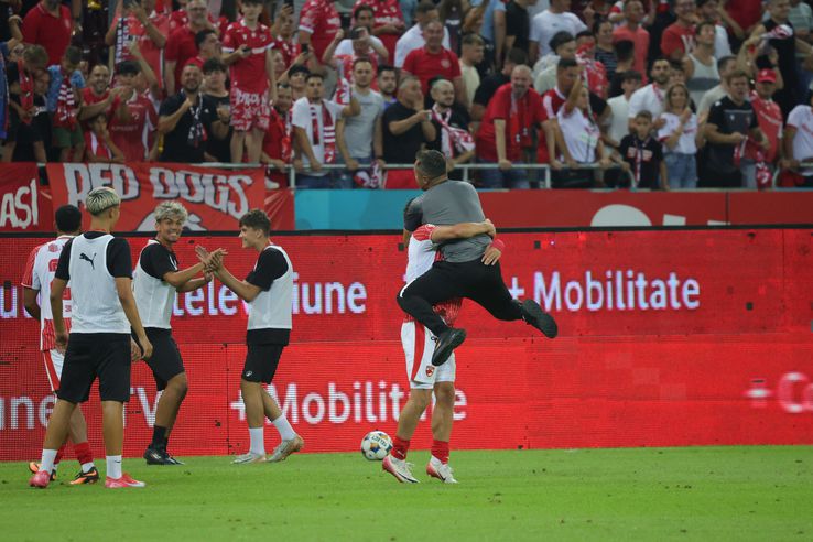 Bucuria celor de la Dinamo după victoria cu FCSB