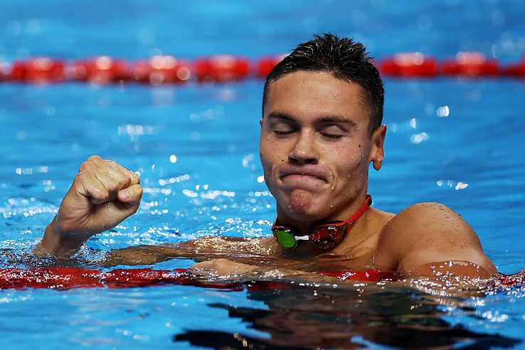 David Popovici, campion mondial la 200 de metri liber în Singapore! Imagini impresionante la câteva momente după succes.