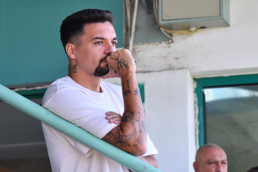 Adrian Petre Adrian Petre a semnat! Incredibil unde a ajuns atacantul pe care FCSB dădea 800.000 de euro: Are probleme, dar e pe drumul cel bun