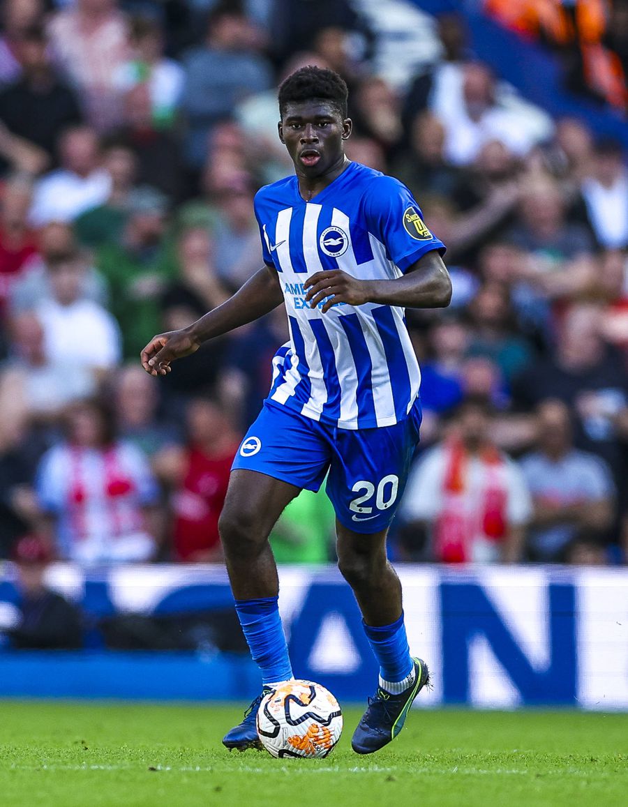 Carlos Baleba, jucând pentru Brighton Manchester United vrea să transfere de la o rivală din Premier League » 100 de milioane de euro