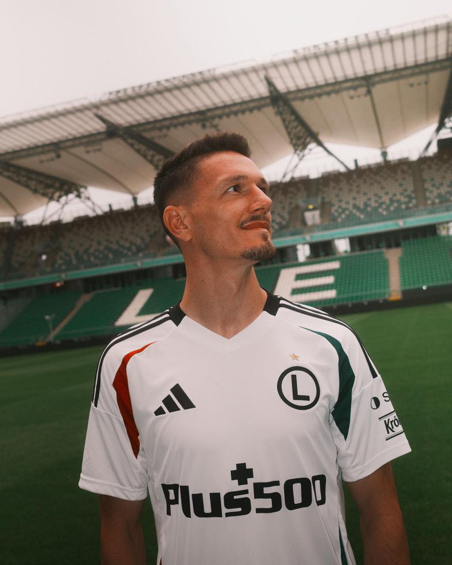 Legia Varșovia l-a prezentat pe Ermal Krasniqi // foto: Facebook Legia Transfer important pentru Edward Iordănescu! Fostul fotbalist de la Rapid a semnat cu Legia