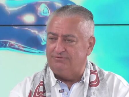 „Bufon! / Dansează și mai mult pe teren”