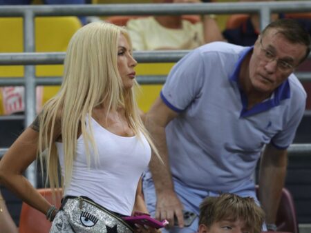 Una dintre cele mai discutate personalități din România a fost prezentă în tribune la Rapid.