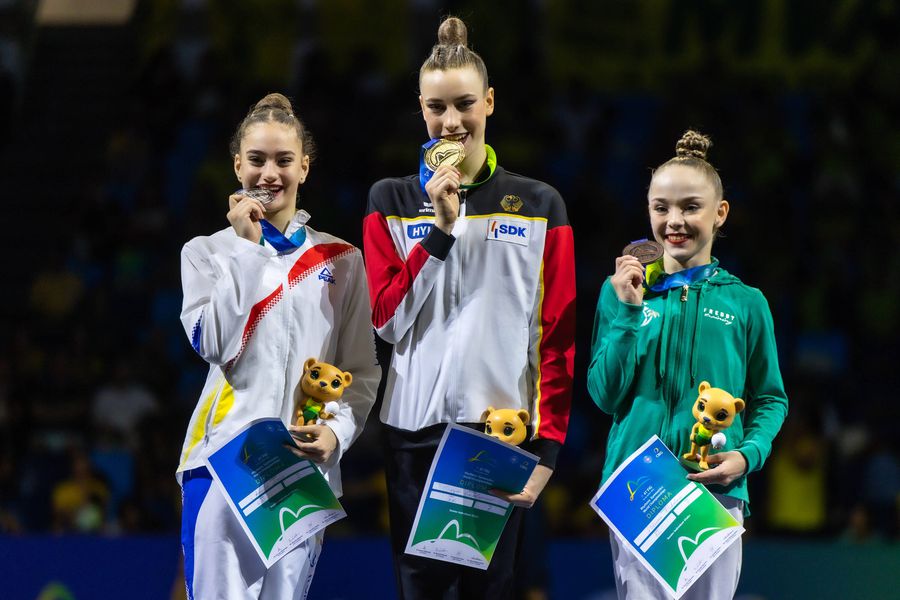 Amalia Lică (stânga), pe podium, lângă Darja Varfolomeev (mijloc) și Stiliana Nikolova (dreapta) Amalia Lică, primele declarații după performanța de la Rio: „Pentru mine, încă nu este reală”