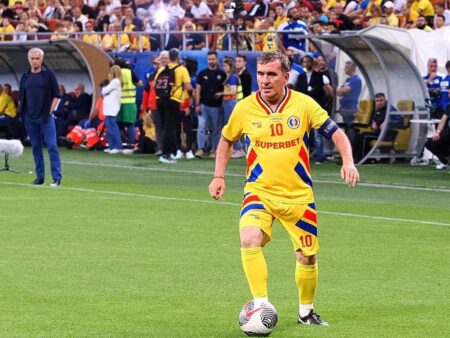 Gică Hagi revine pe teren! Pe 15 septembrie va juca alături de Stoichkov împotriva lui Figo.